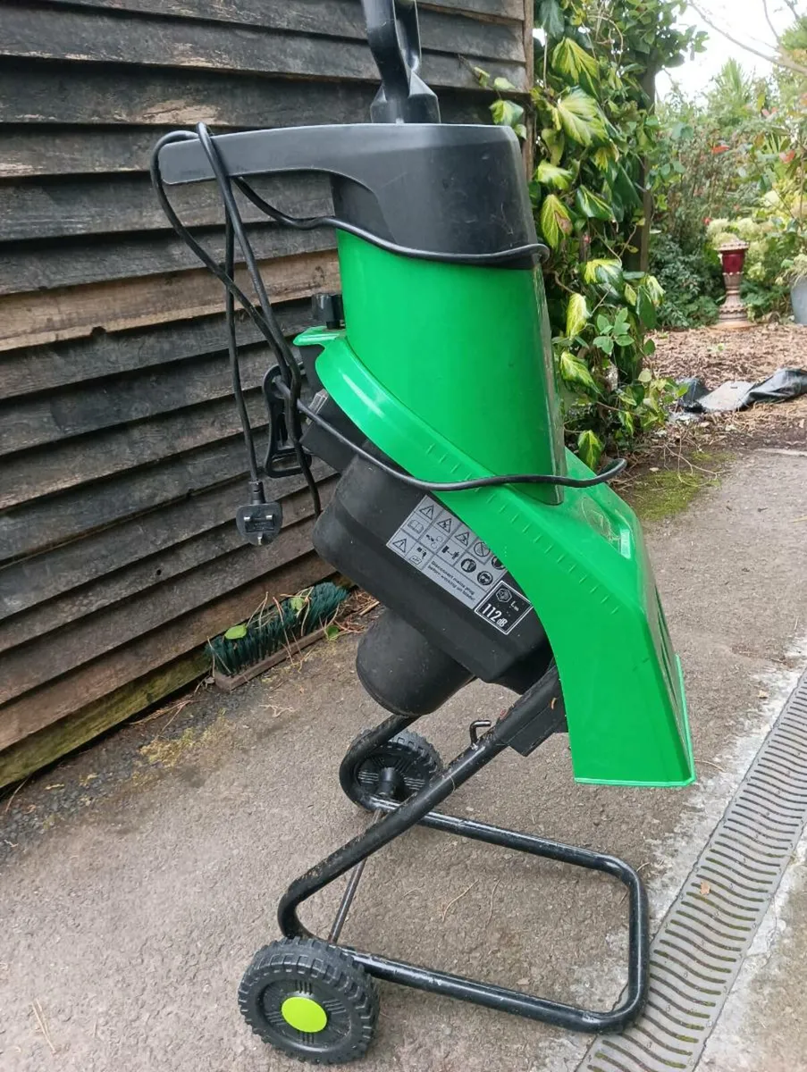 Garden shredder, like new hardly used it. - Image 2