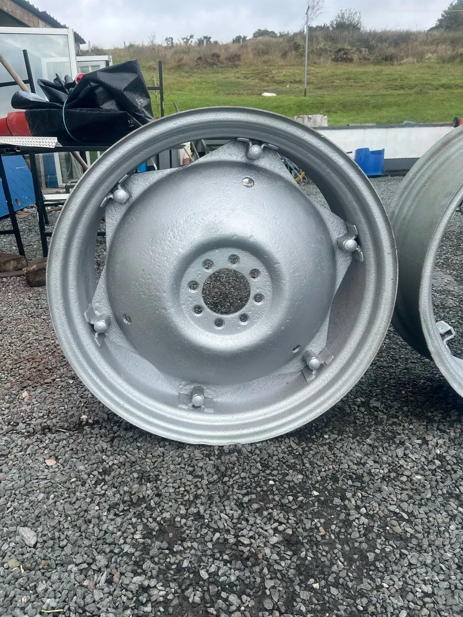 Massey Ferguson rim, dish and 2 wings - Image 1