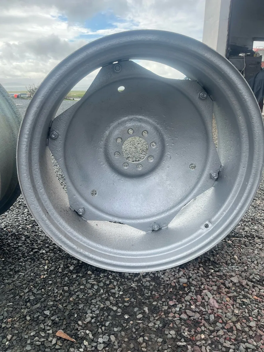 Massey Ferguson rim, dish and 2 wings - Image 2