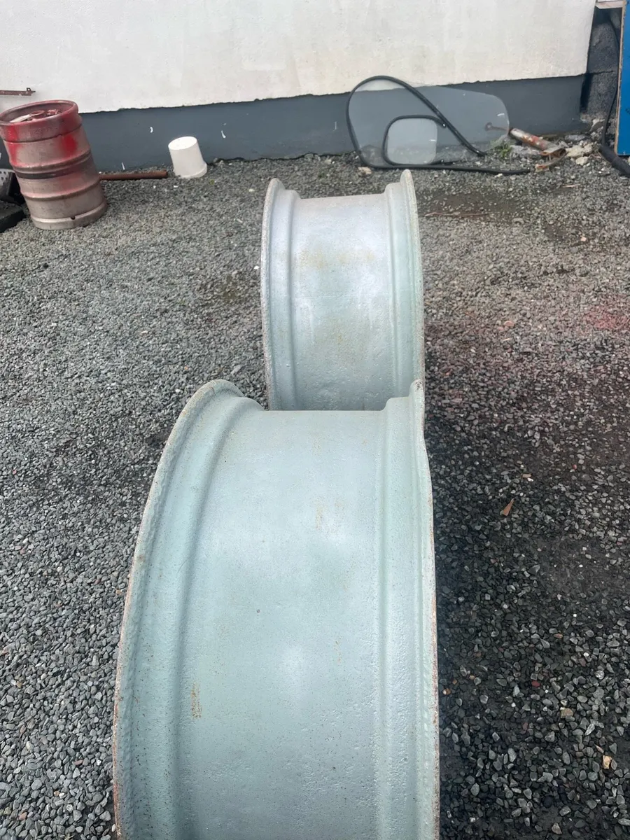 Massey Ferguson rim, dish and 2 wings - Image 4