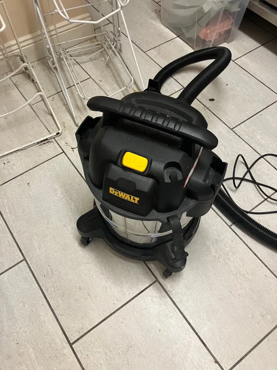 Dewalt industrial hoover.