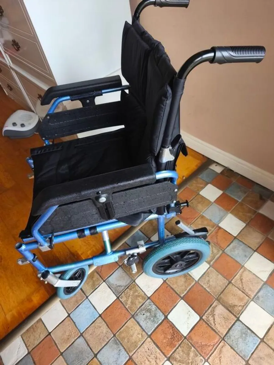 Aktiv X3 Pro Wheelchair - Image 2