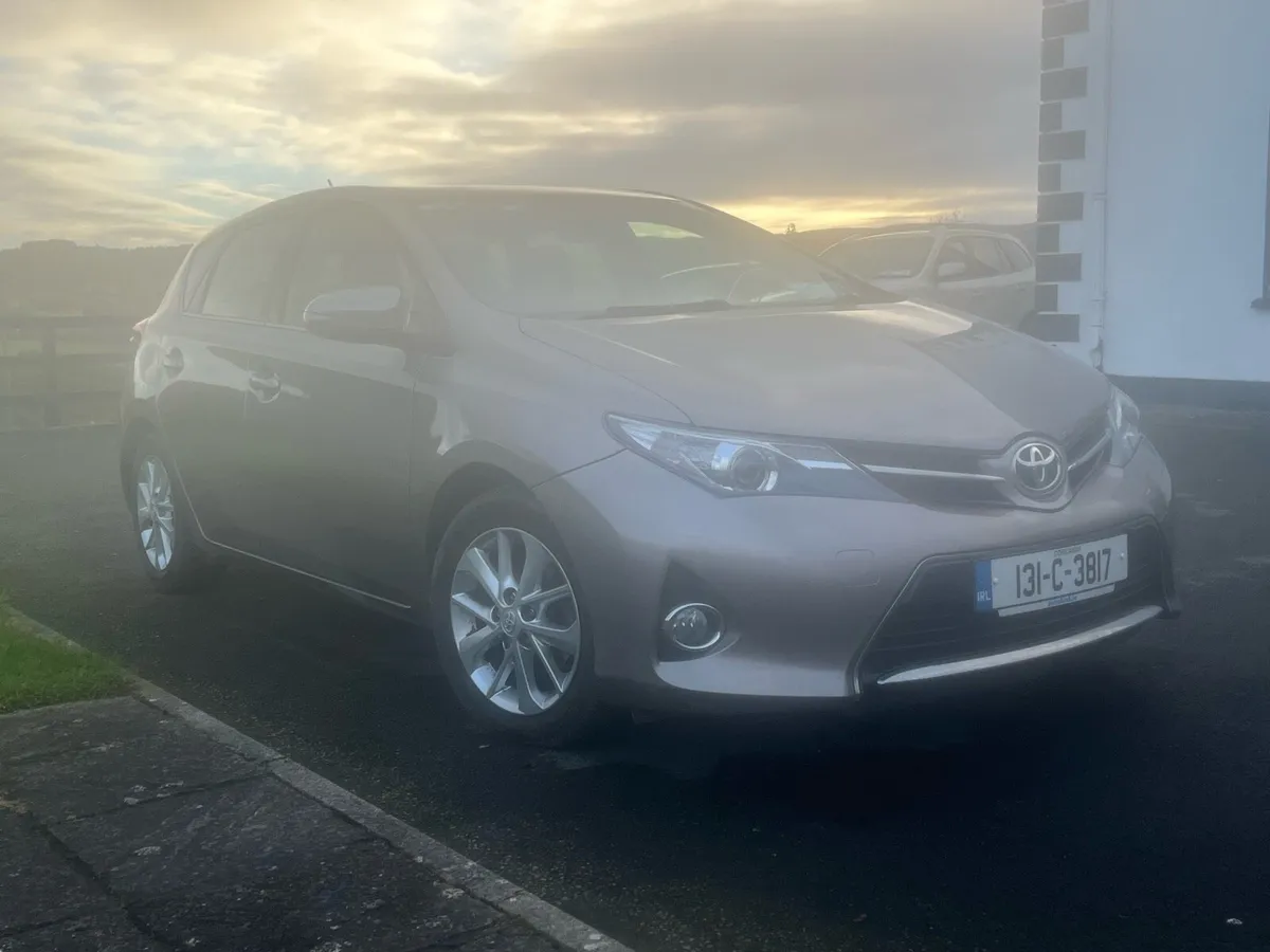 2013 Toyota Auris - Image 2