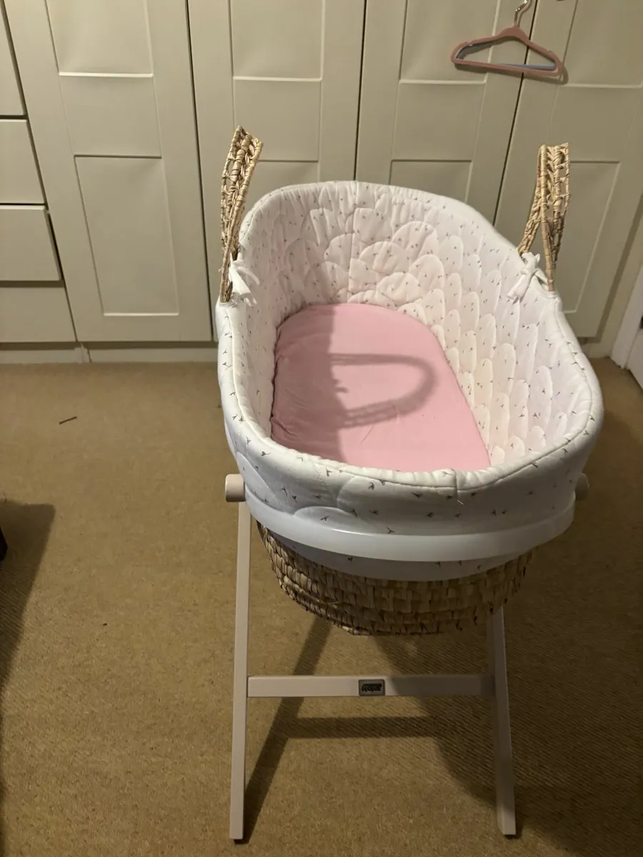 Mamas and Papas Moses Basket - Image 3