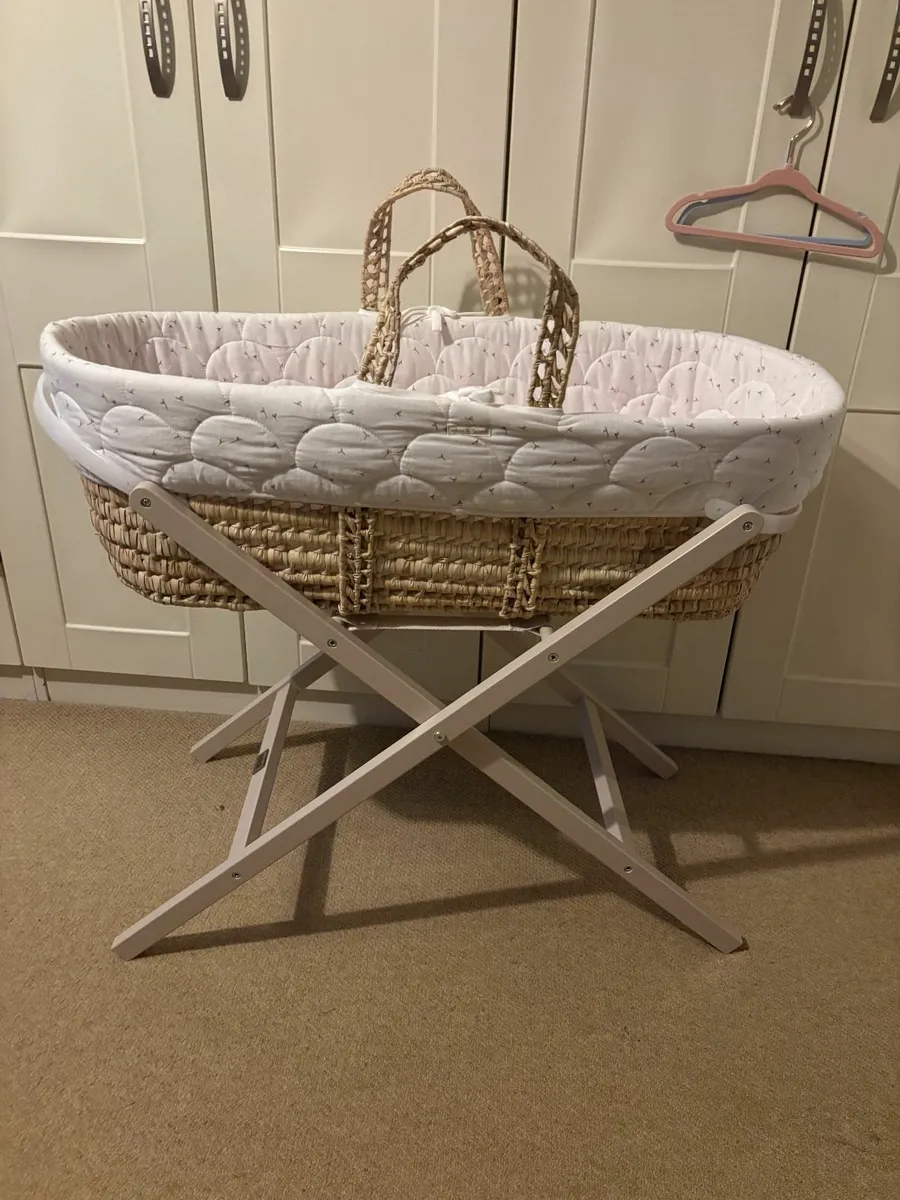 Mamas and Papas Moses Basket - Image 1