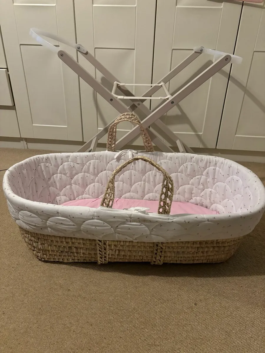 Mamas and Papas Moses Basket - Image 4