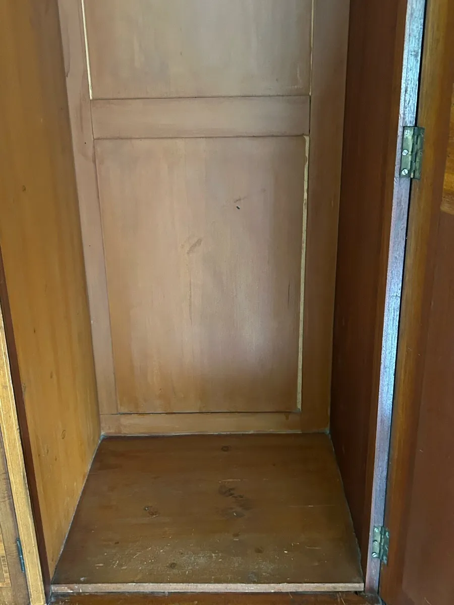 Wardrobe - Image 4