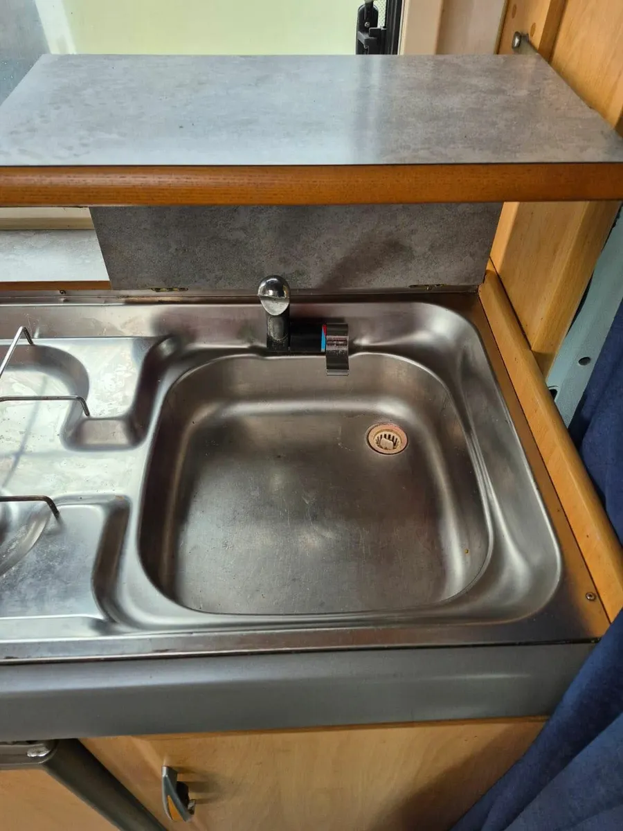 2001 compact Hymer 4 berth RHD - Image 2