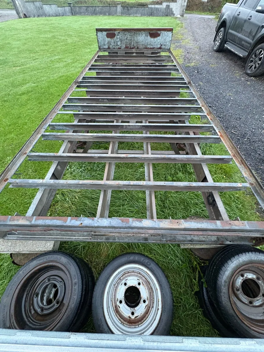 Trailer - Image 1