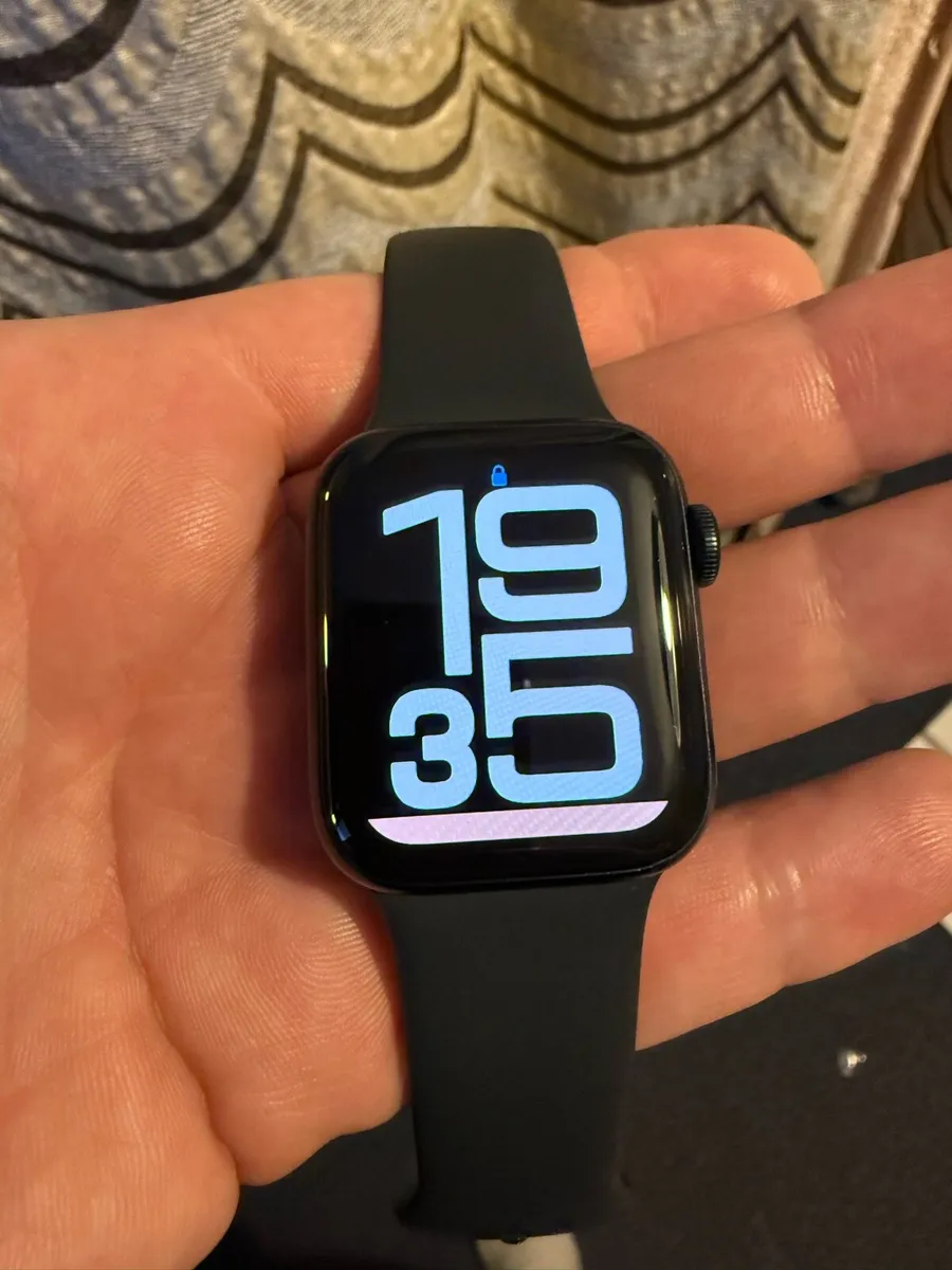 Apple Watch SE Gen 2 - Image 1