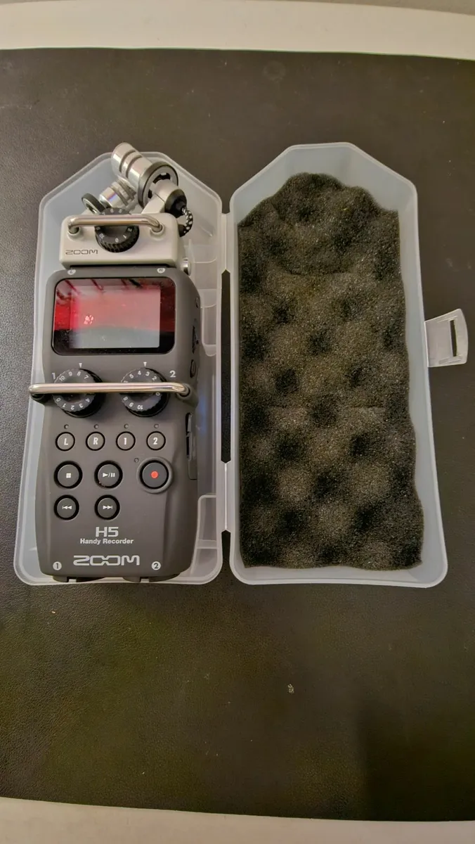 Zoom H5 Handy recorder (160 euro) - Image 1
