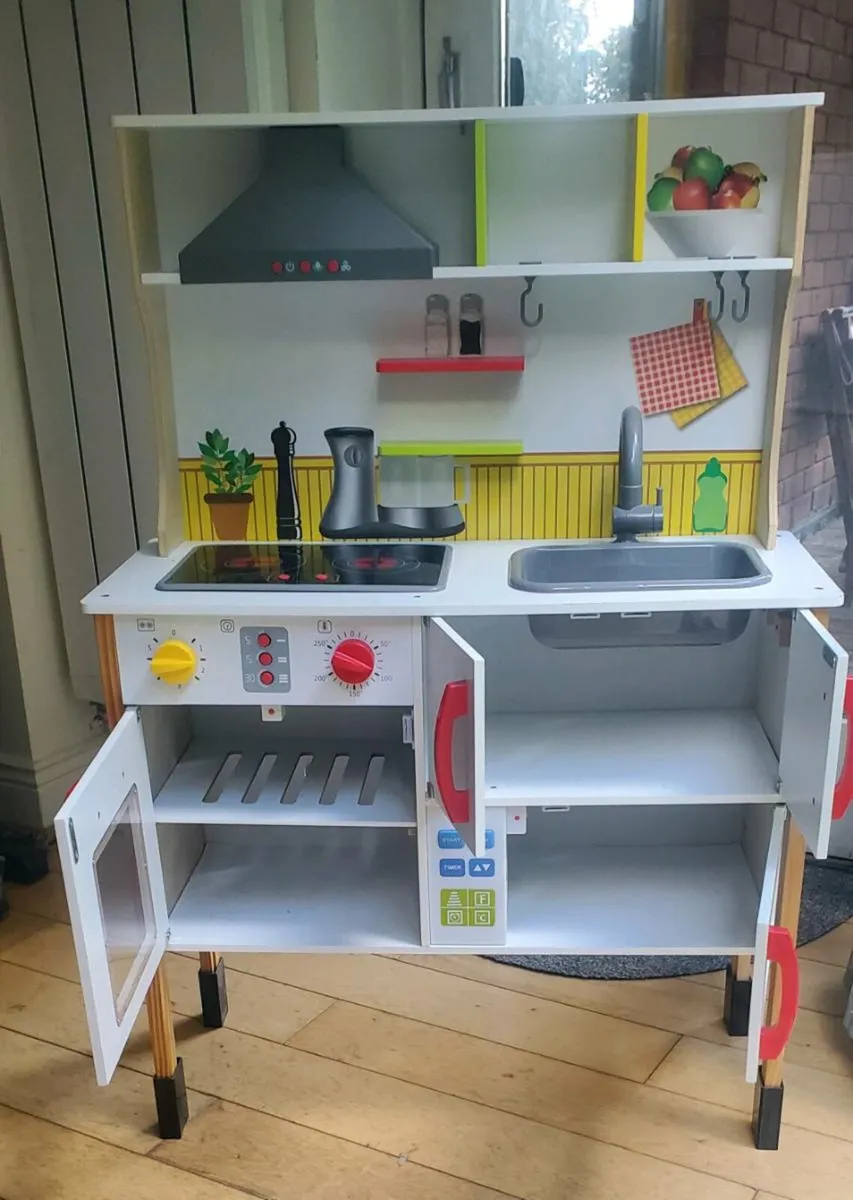 Childrens toy kitchen - Image 1