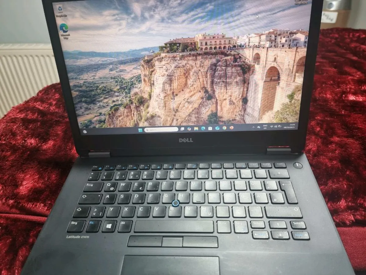 Dell laptop - Image 1