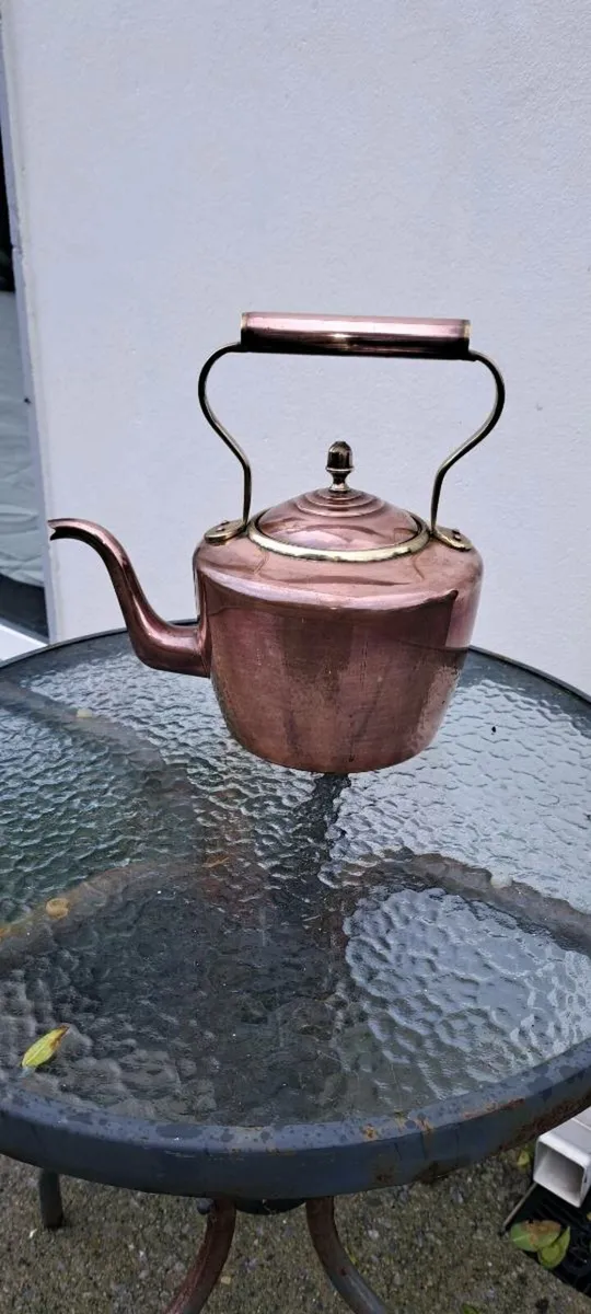 Old copper kettle - Image 1