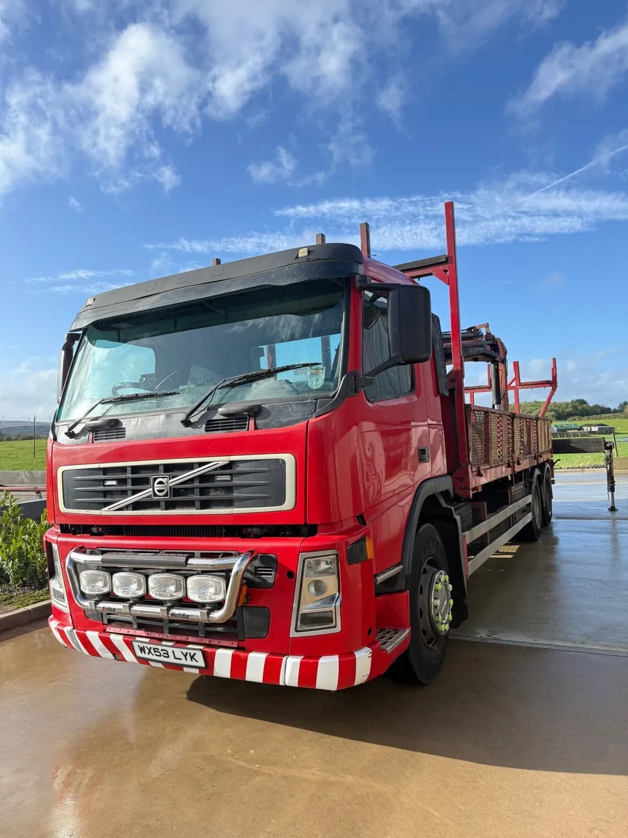 Volvo FM Pole Lorry - Image 1