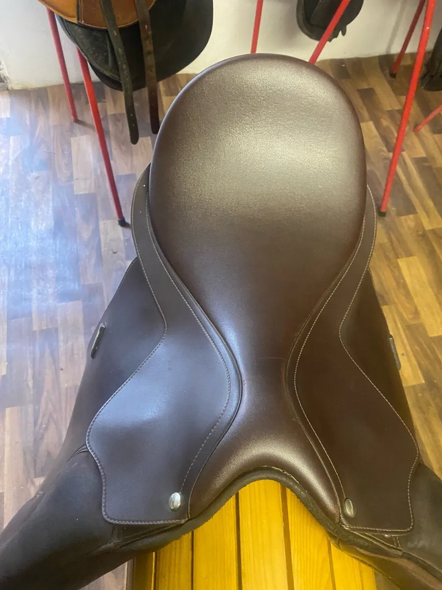 Brown Wintec adjustable saddle - Image 4