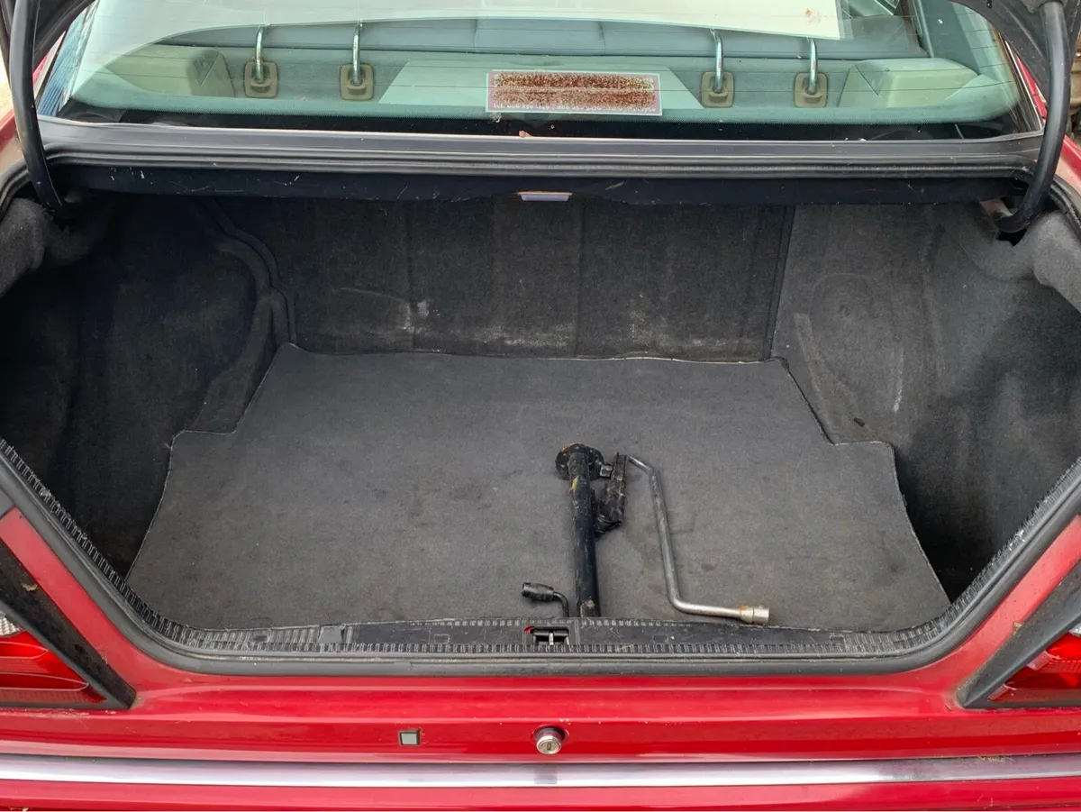 Mercedes W124 - Image 4