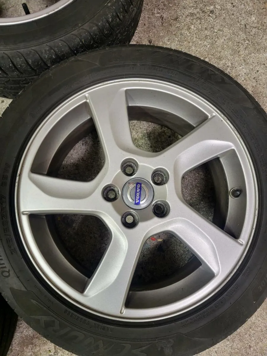 Volvo alloy wheels - Image 3