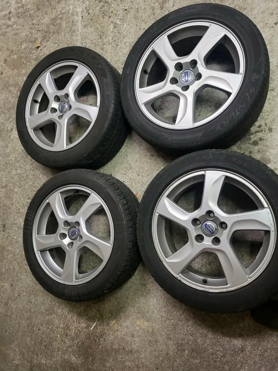 Volvo alloy wheels - Image 1