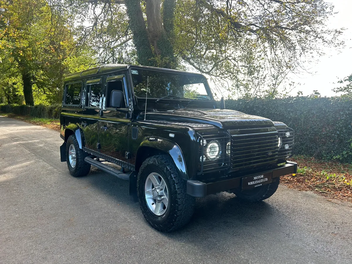 152 LANDROVER DEFENDER 110 7 SEATER XS - Image 1