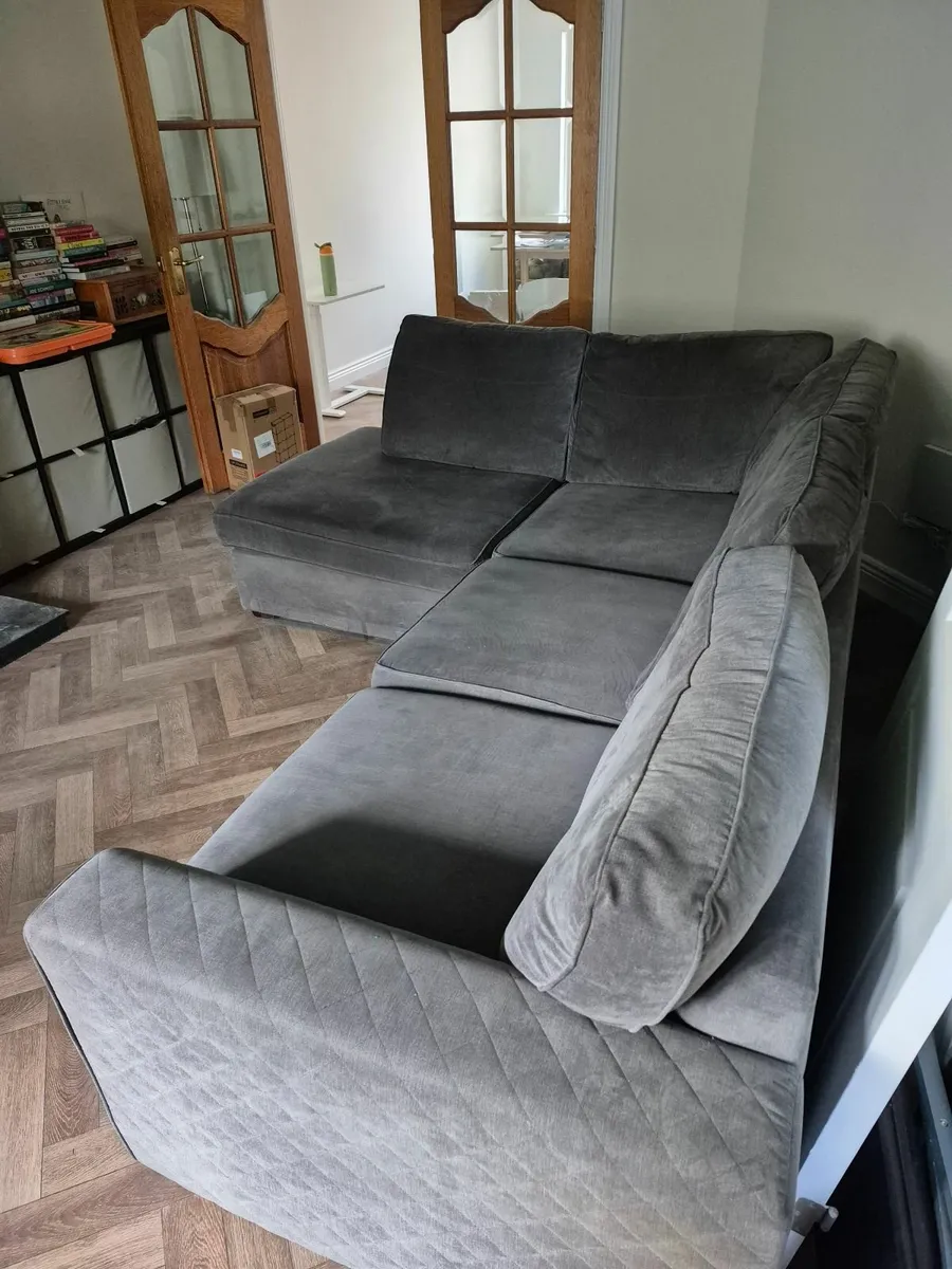 L shaped couch - Image 2