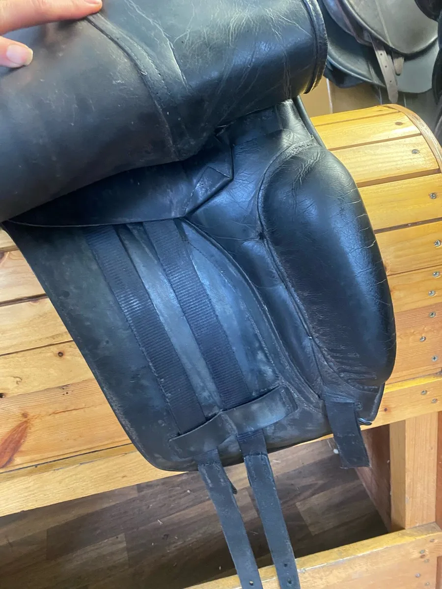 Albion dressage Leather saddle - Image 4