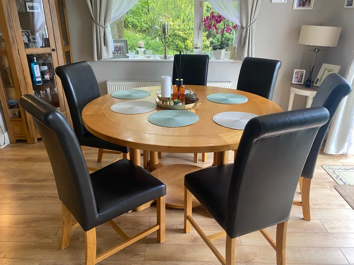 Chairs and table - Image 2