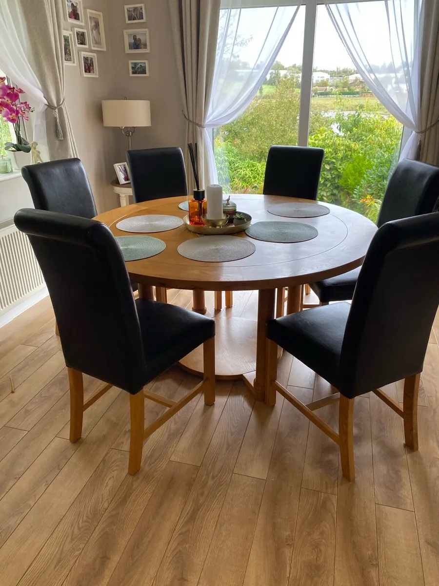 Chairs and table - Image 3
