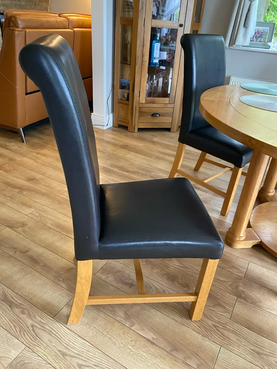 Chairs and table - Image 4