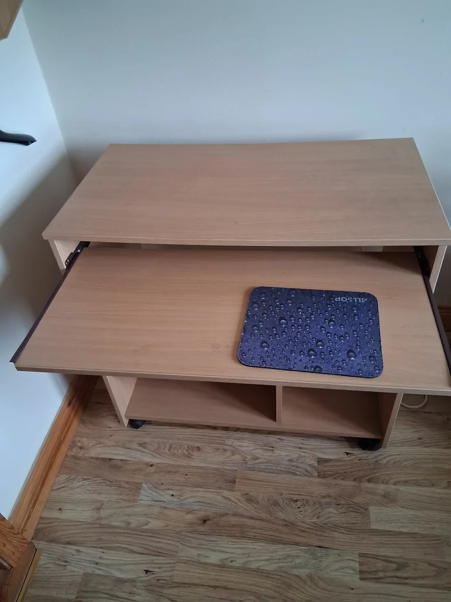 Computer desk - Image 2