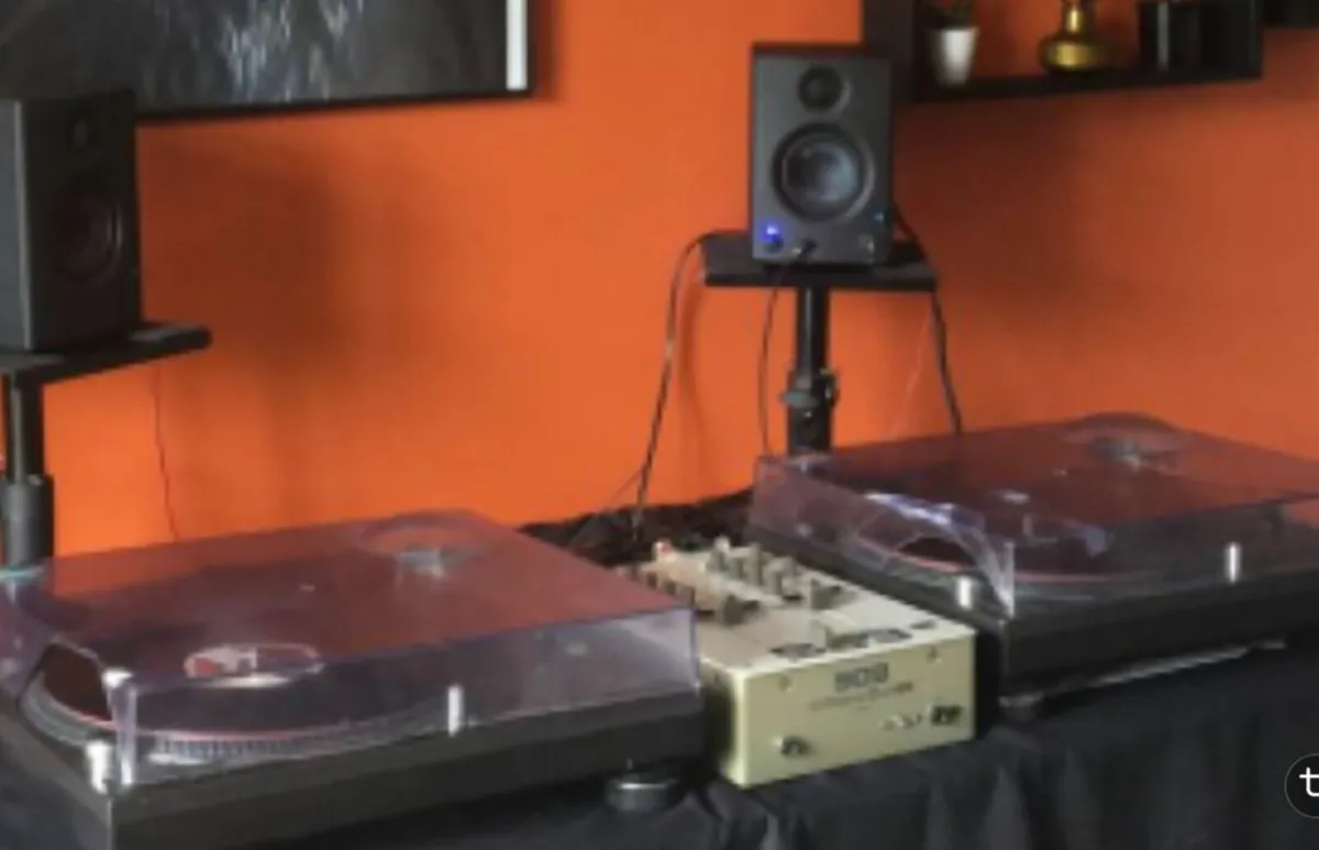 Pioneer sl  Technics  mk 2 Pair with 100+ vinyl - Image 2