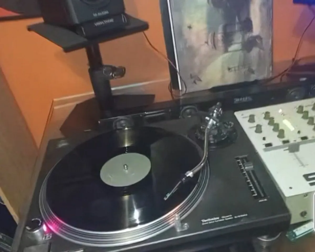 Pioneer sl  Technics  mk 2 Pair with 100+ vinyl - Image 3
