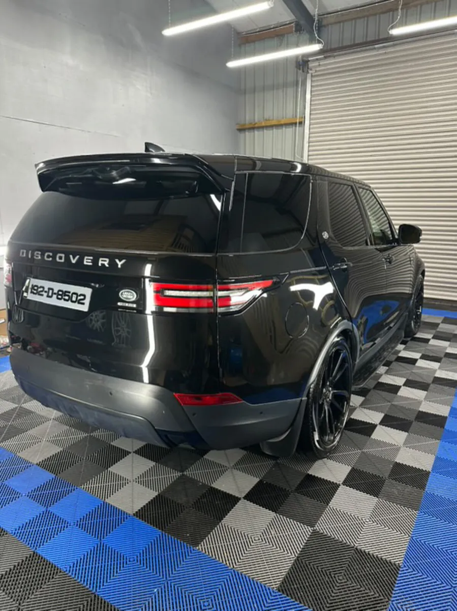 Land Rover Discovery Commercial HSE - Image 2