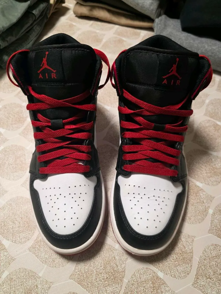 NIKE AIR JORDANS size UK 7 - Image 3