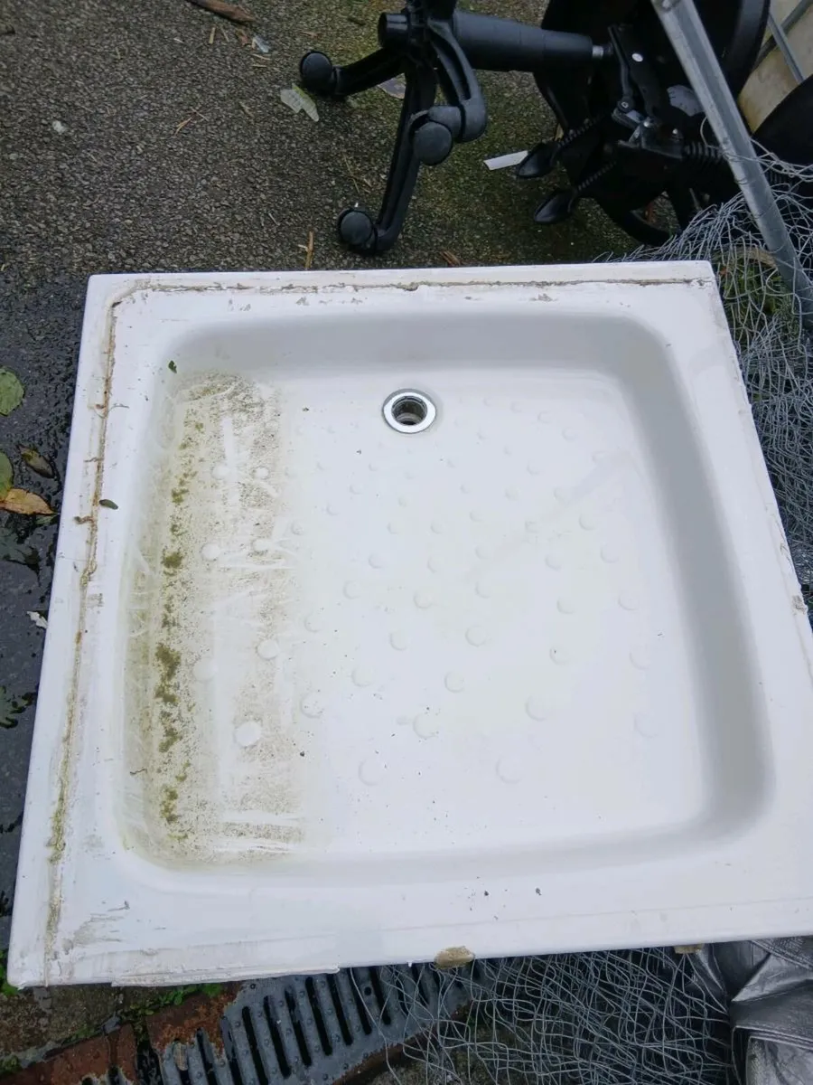Shower tray toilet cistern - Image 1