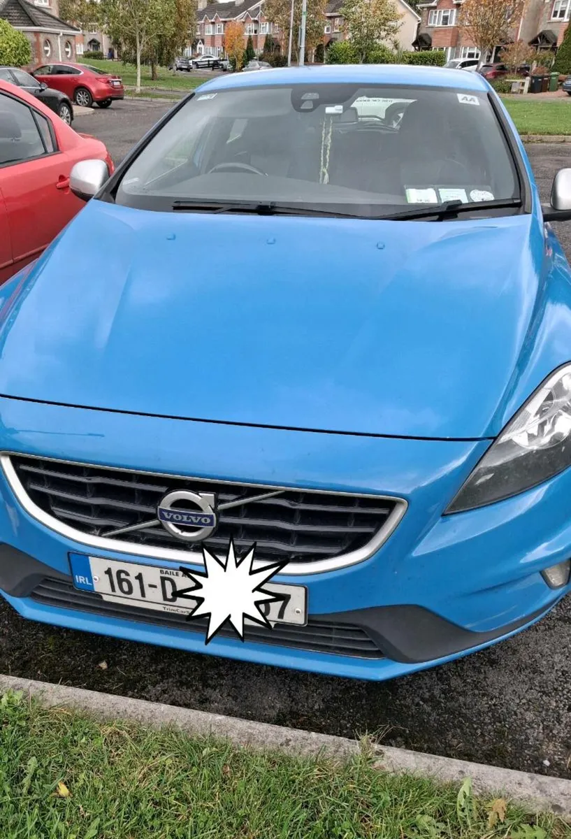 Volvo v40 - Image 2