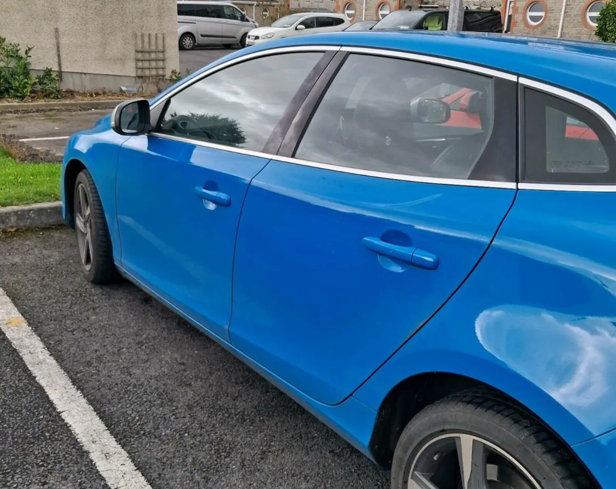 Volvo v40 - Image 3