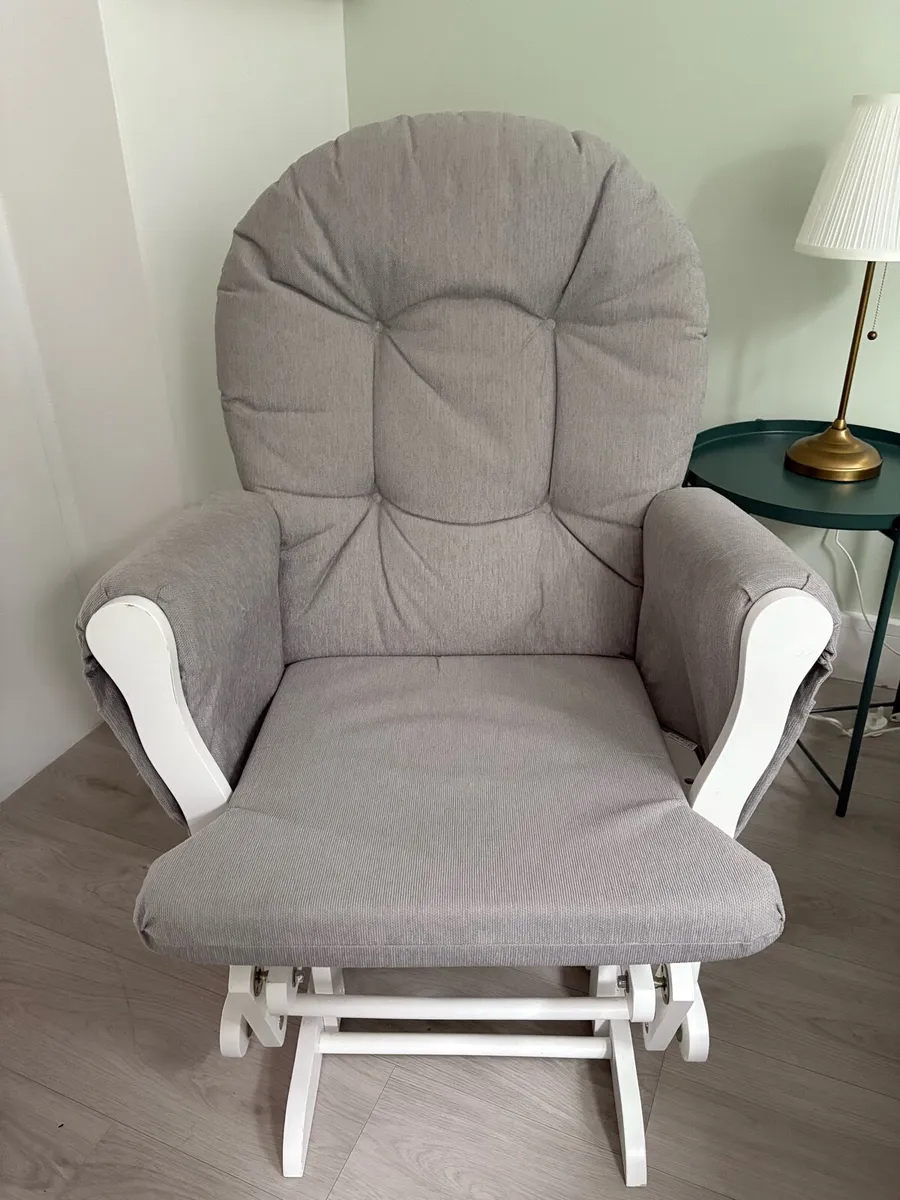 Nursing chair - Image 1