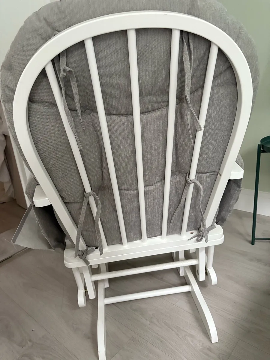 Nursing chair - Image 4