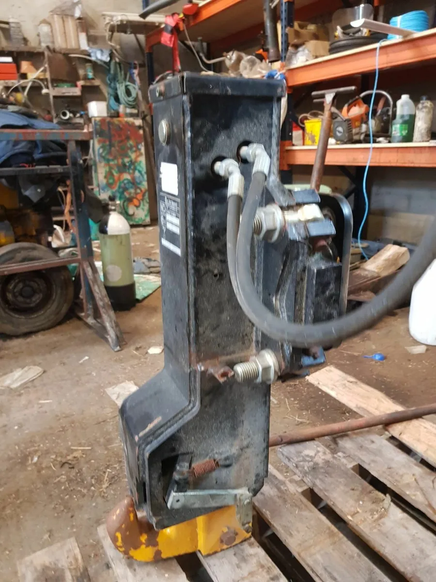 JCB pick up hitch - Image 1