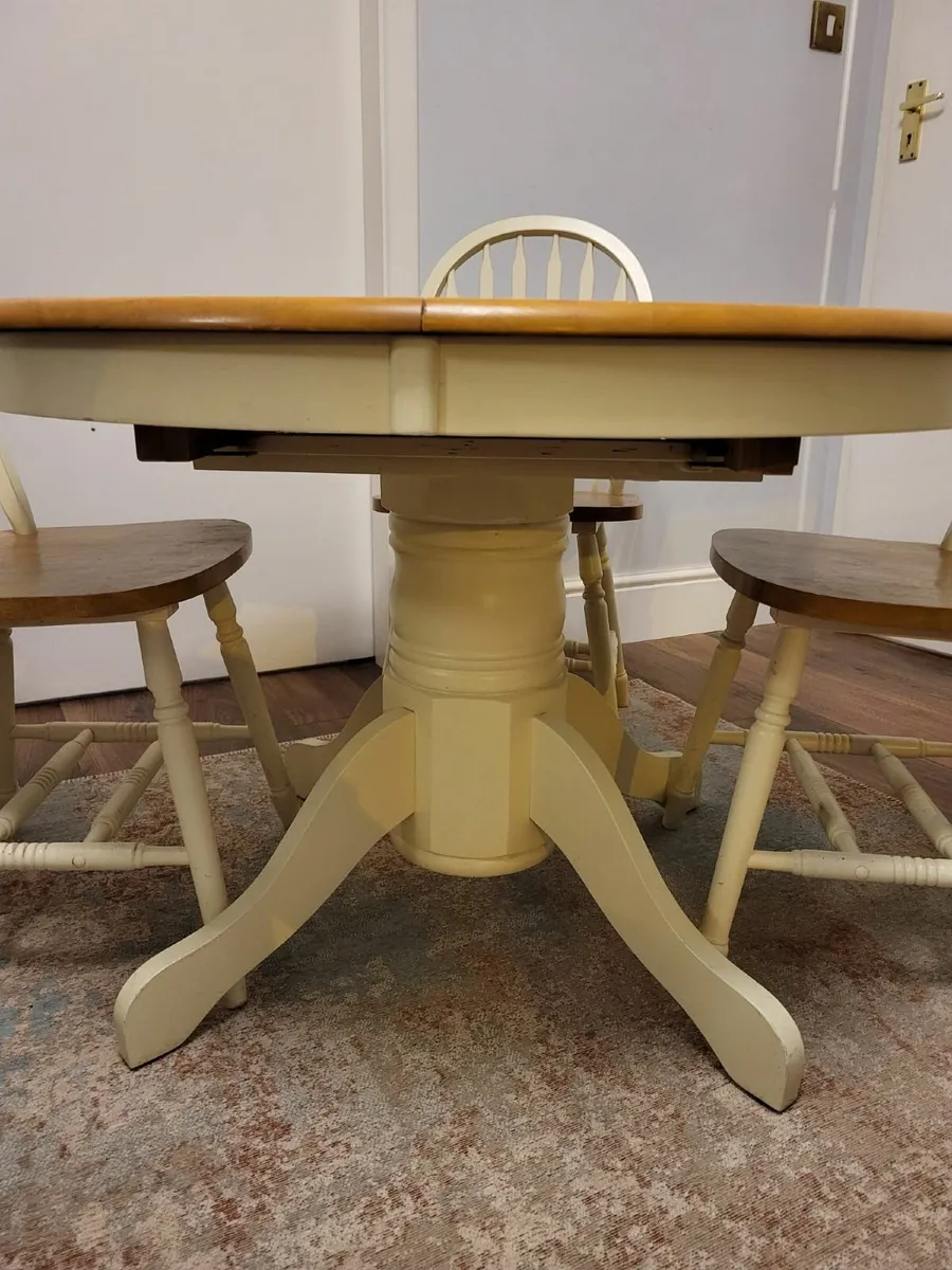 Kitchen table and chairs - Image 2