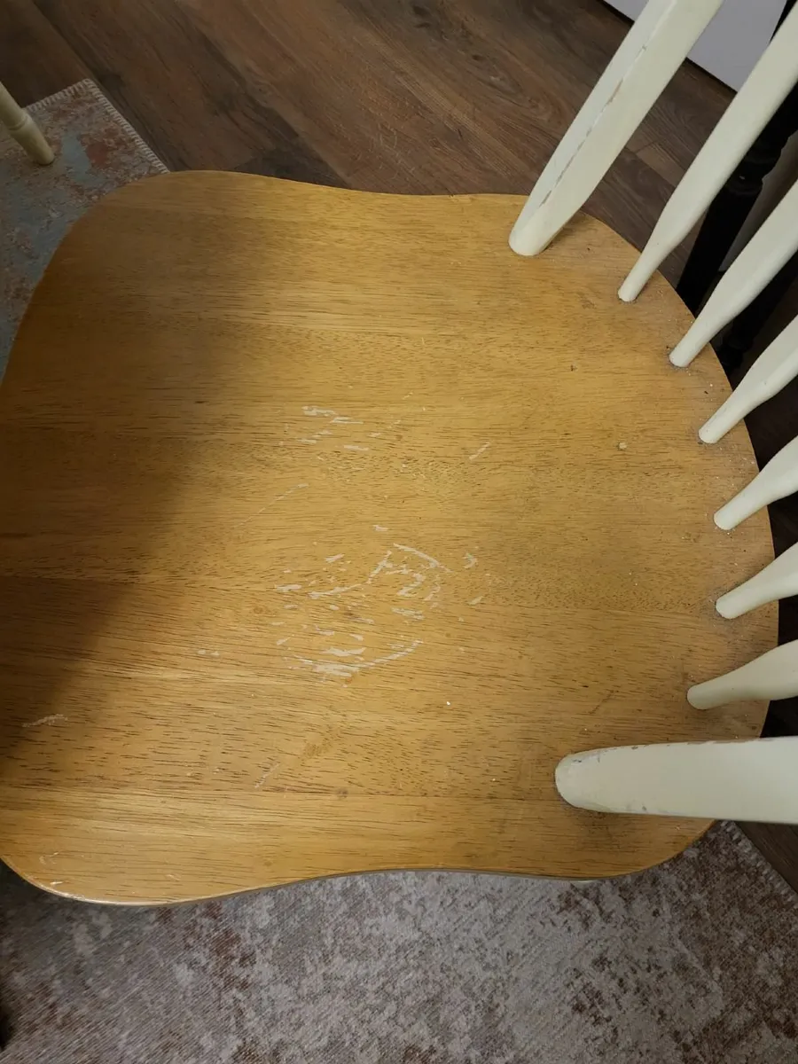 Kitchen table and chairs - Image 3
