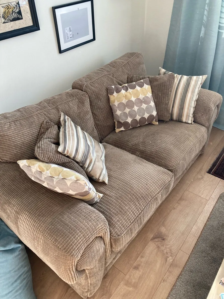 Comfy Sofa - Image 2