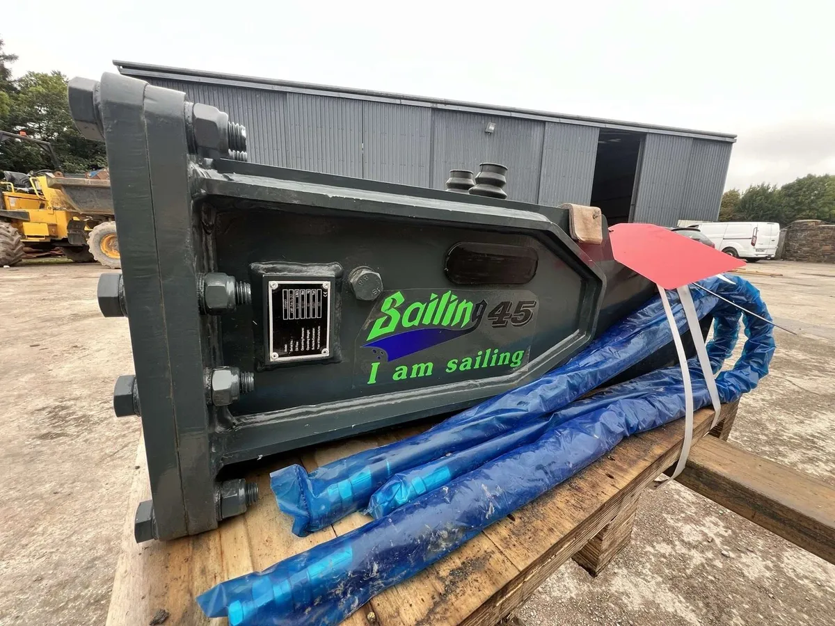 New sailing 45 rock braker/ hammer - Image 1