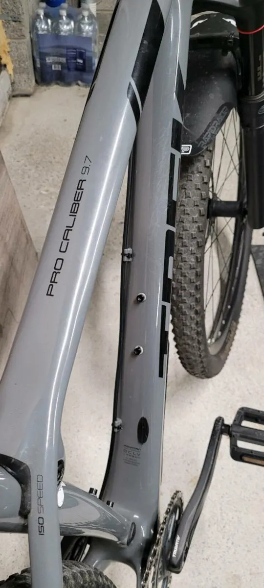 Trek Procaliber 9.7 Full Carbon Mountain Bike - Image 3