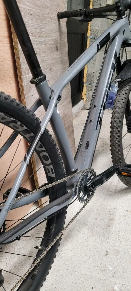 Trek Procaliber 9.7 Full Carbon Mountain Bike - Image 4