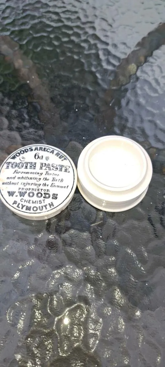 Old chemist tooth past holder - Image 1