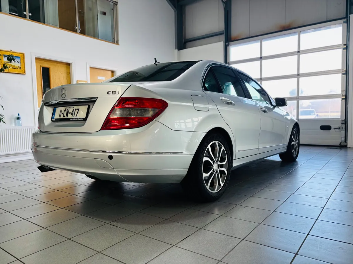 Mercedes-Benz C-Class 2011 - Image 4