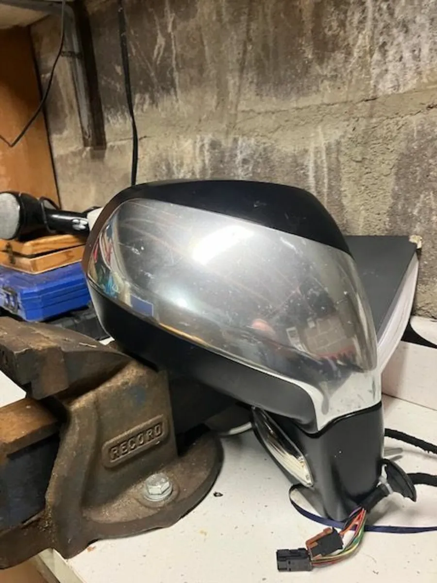 PEUGEOT 3008  DOOR MIRROR + DOOR LOCK - Image 1