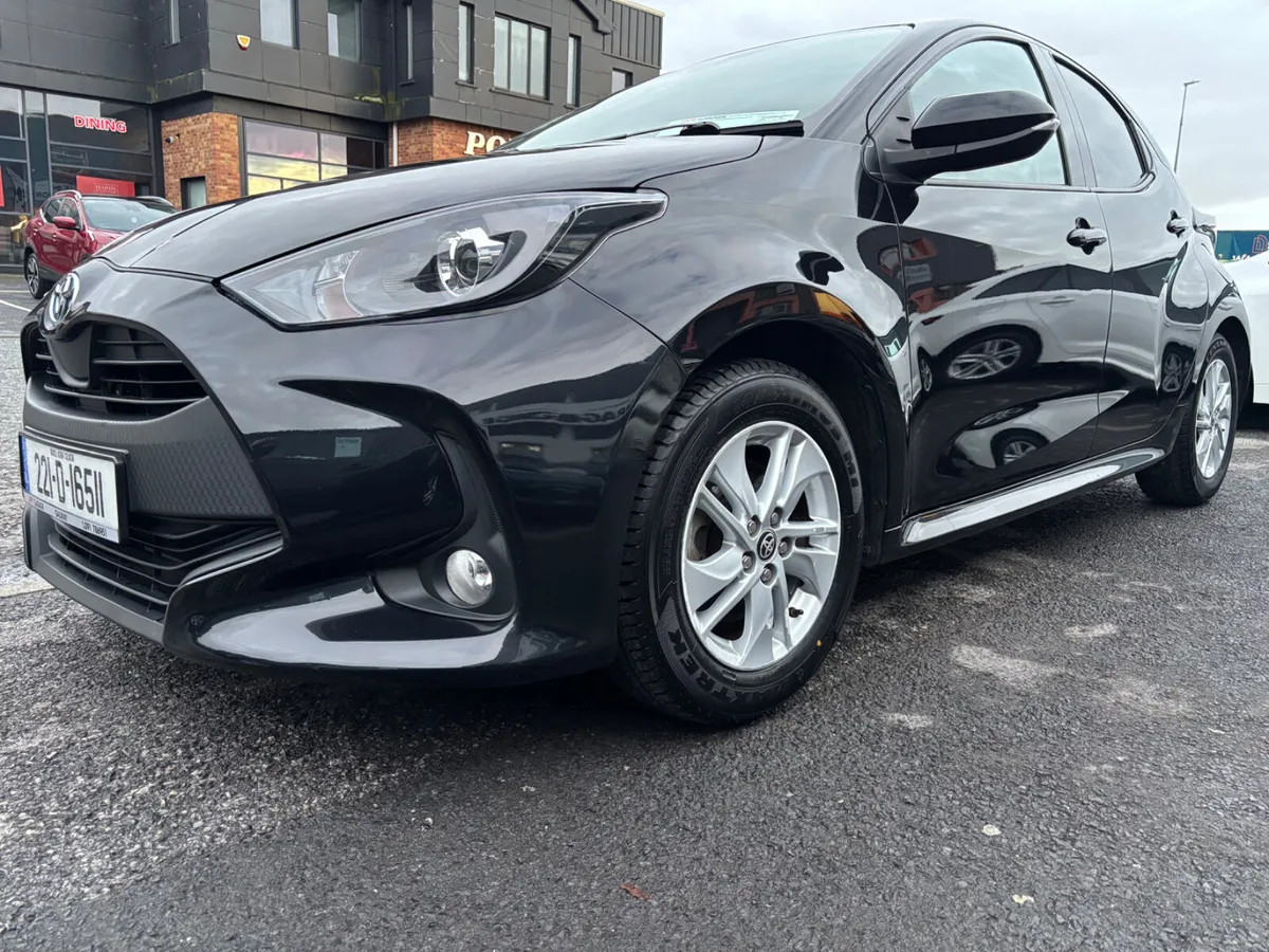 2022 Toyota Yaris 1.5 HYBRID 5Dr LUNA - Image 2